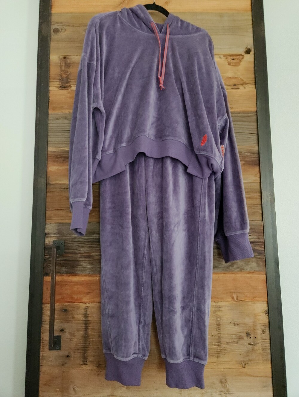 NWT FREE PEOPLE UNDEFEATED VELOUR SET!! SOLD OUT!! $198 RETAIL SIZE LARGE - Picture 4 of 10